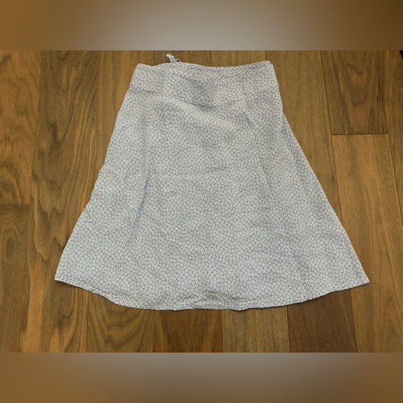 Brandy Melville Blue and White Floral Skirt - Picture 1 of 4